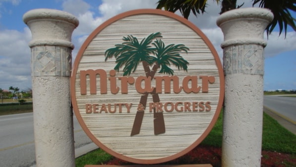 a sign welcoming you to miramar